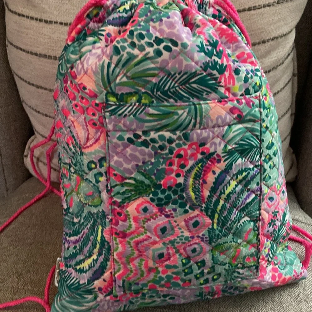 🌺Last One!🌺NWT Lilly Pulitzer Printed Quilted Drawstring Backpack - Picture 4 of 8